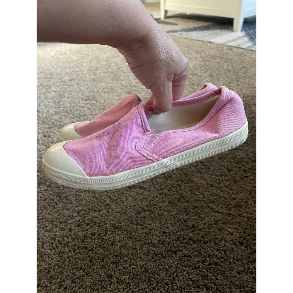 Peek girls sz. 2.5 pink slip on (euro style) sneaker. Adorable, comfortable